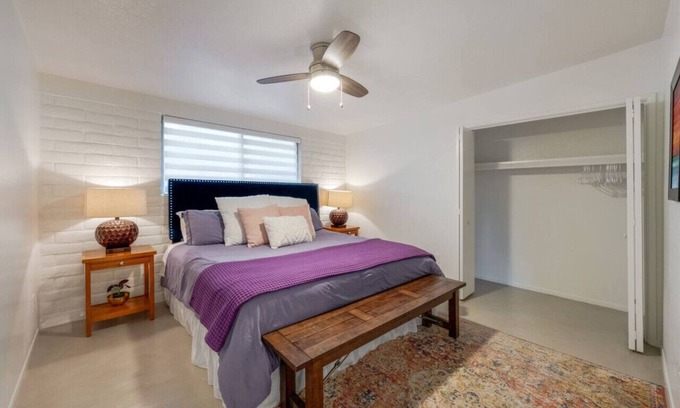 St. Francis Cabrini Apartment | Cozy & Bright/Central/2 BR 1 BA/Spotless