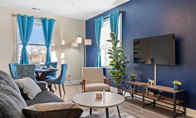East Liberty Apartment | Cozy & Bright King Bed Suite w/Free Parking!