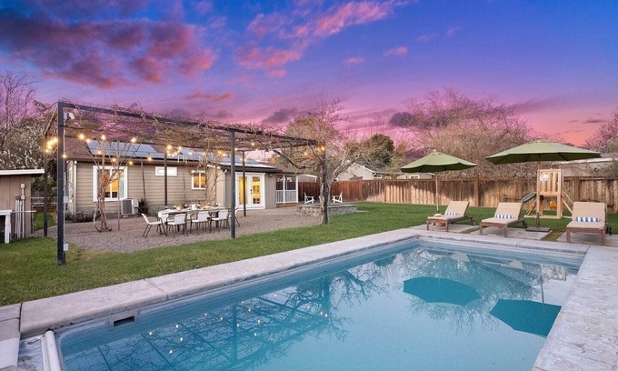 Sonoma House | Cozy Bungalow 2 Bedroom Retreat with Heated Pool by Inspired in Sonoma