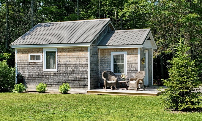 Belfast Cabin | Cozy Cabin By The Pond, Sleeps 2