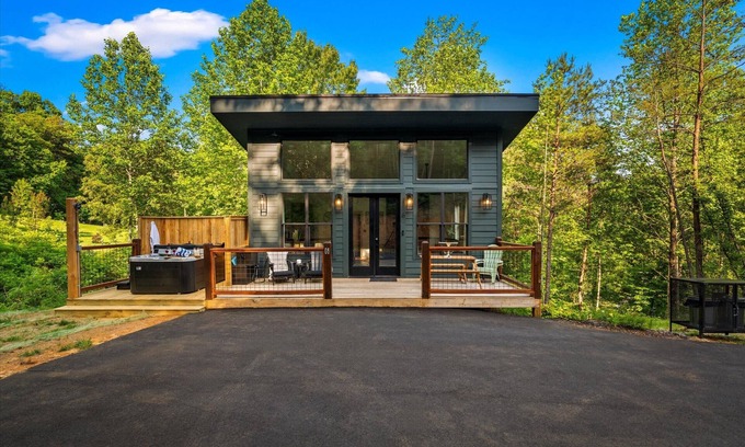 Sevierville Cabin | Cozy cabin in peaceful, serene, wooded setting 20 minutes from area attractions.