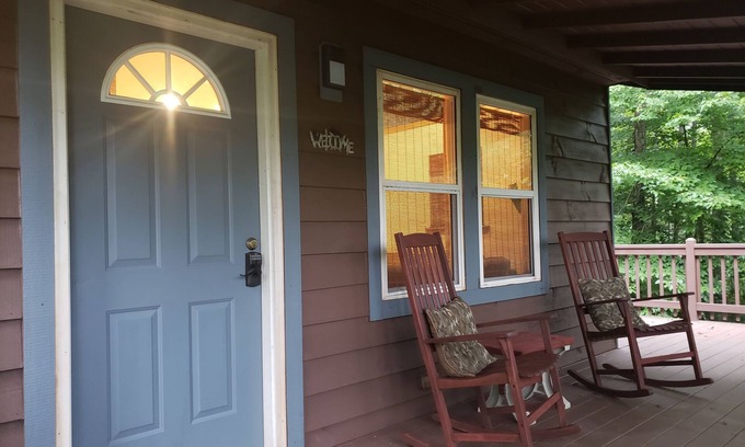 Sylva Cabin | Cozy cabin in the woods with AC, WiFi in awesome Sylva