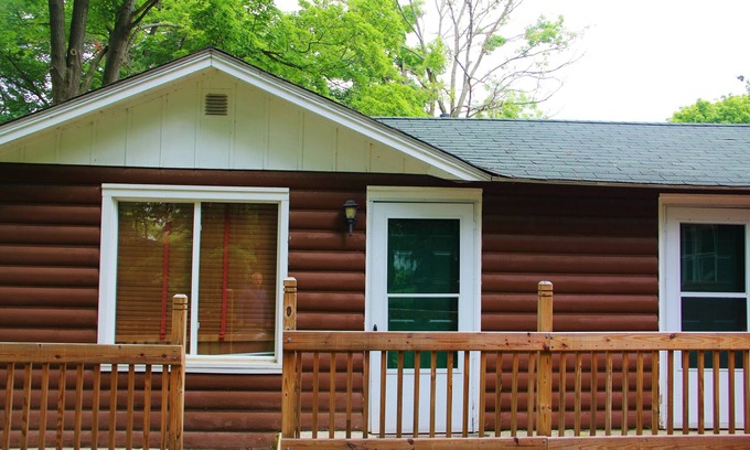 Williams Bay Cabin | Cozy Cabin in Williams Bay