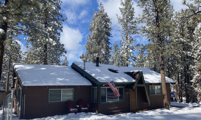 Big Bear City Cabin | ***Cozy Cabin Nestled in the Woods of Big Bear City🐻***