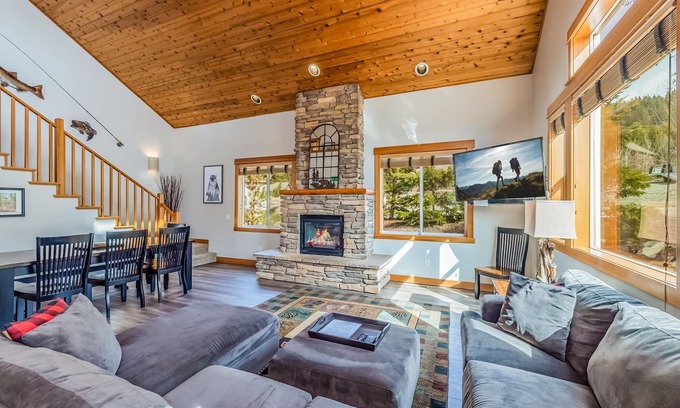 Ronald House | Cozy Cabin Nights+ Spa & Game Room-Pool Access+ Summer Special 3rd Nt On Us