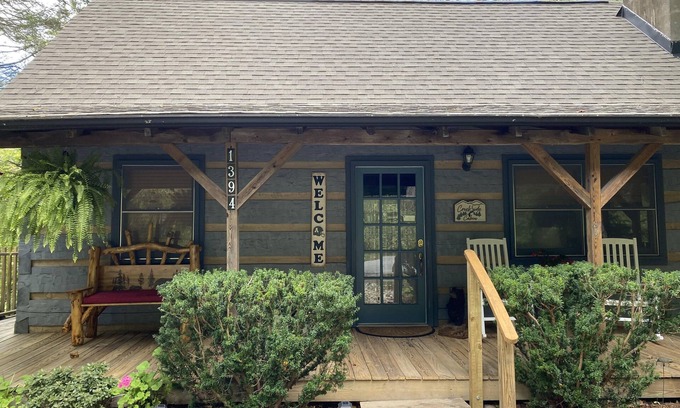 Boone Cabin | Cozy cabin on Howard's Creek! Near Fishing/ASU/Hiking/Tubing/Ziplines/Breweries!