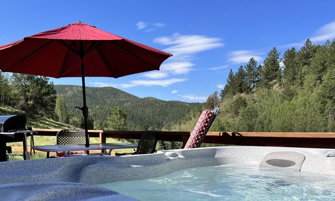 Rainbow Valley Cabin | Cozy cabin. Quiet valley. Hot tub & views. Close to everything CO has to offer.