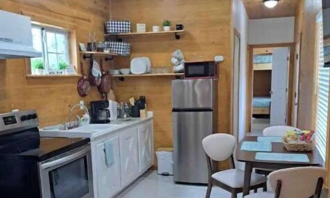 Brownsville Cabin | Cozy Cabin Retreat