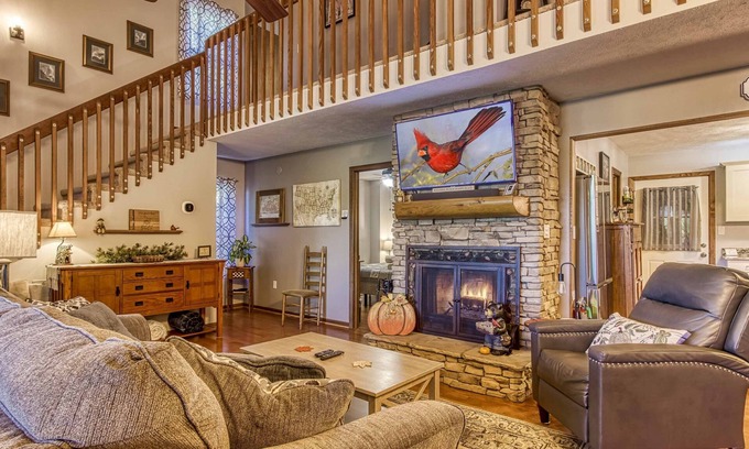 Gatlinburg Cabin | Cozy Cabin w/Mountain Views Near SkyLift Park!