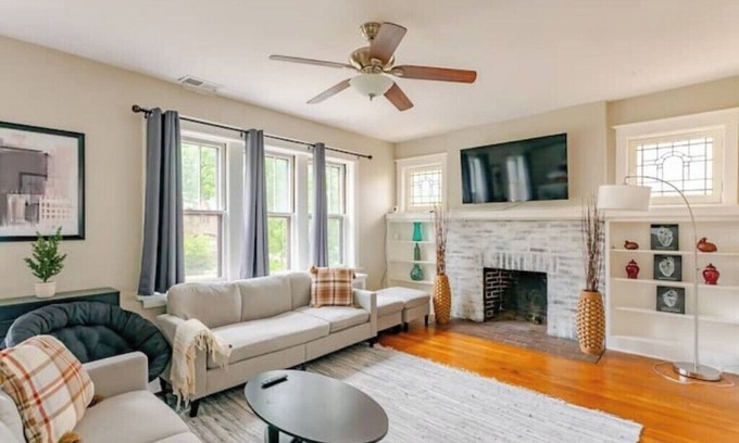 Richmond Heights House | Cozy, Central location , pet friendlyn