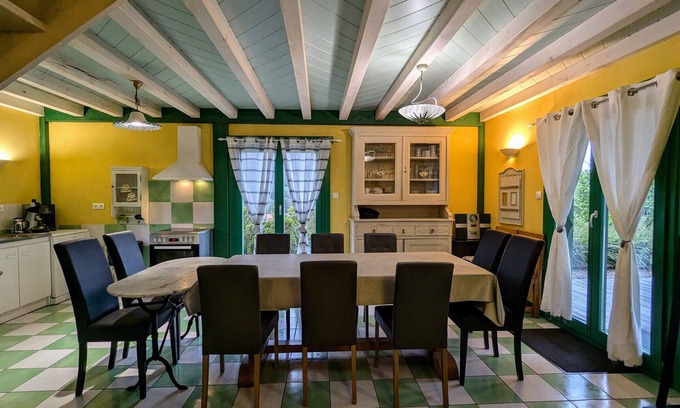 Fresse-sur-Moselle Cottage | Cozy chalet with spa and sauna, pets allowed