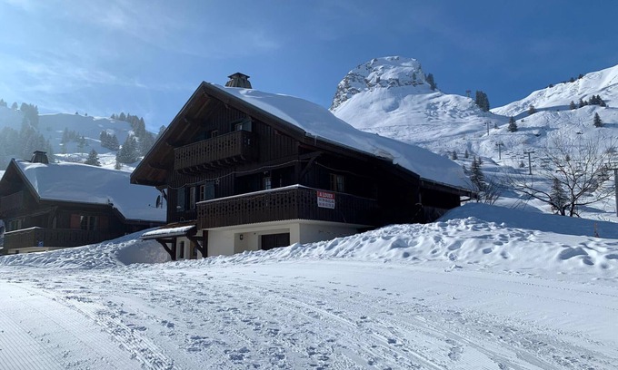 Taninges Ski Chalet | Cozy chalet in Praz de Lys - 4 bedrooms