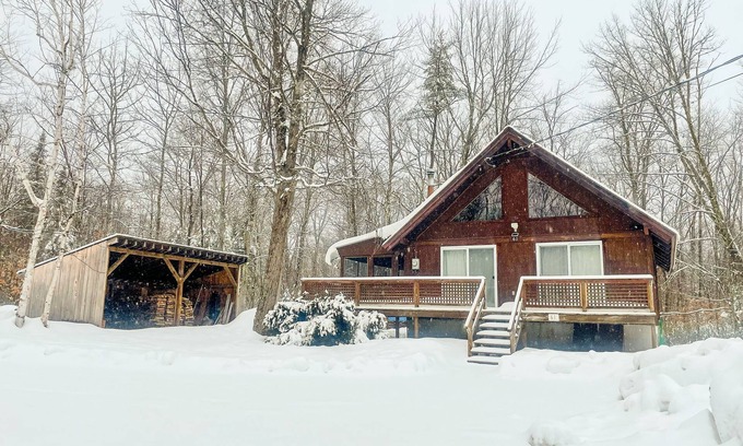 Center Lovell Ski Chalet | Cozy chalet near lakes and mountains. Pet friendly!