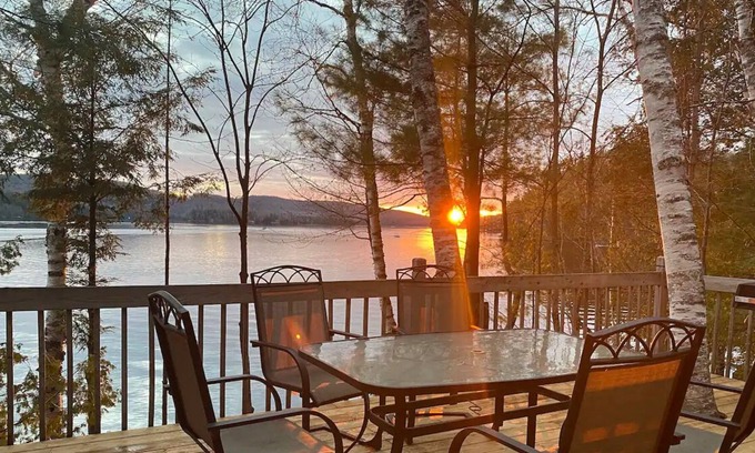 La Conception Ski Chalet | Cozy chalet on a lake close to Tremblant
