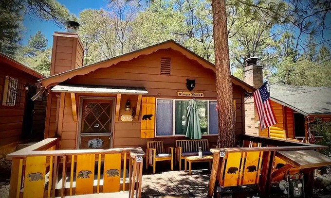 Sugarloaf Cabin | Cozy chalet perfect for a relaxing getaway!