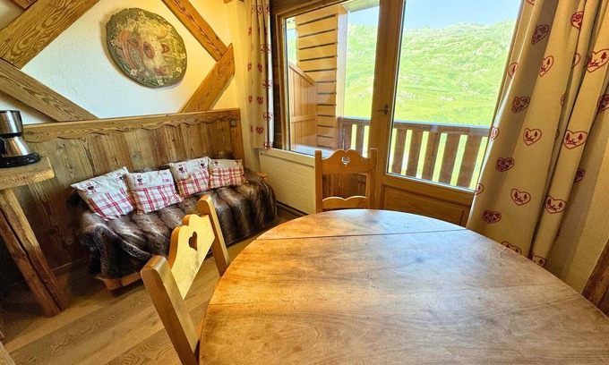 Reberty Apartment | Cozy Chalet-Style Studio near Ski Slopes, 3 Flocons Or