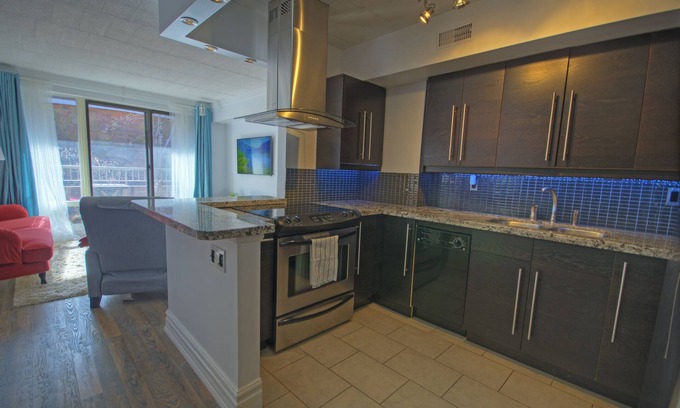 Garden District Apartment | Cozy Chalet w/a fireplace in a quiet courtyard