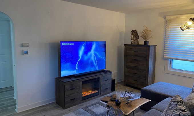 Lansing House | Cozy/Charming Traditional Michigan 2bd. House