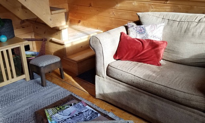 Stockbridge Ski Chalet | Cozy, Charming Vermont Chalet close to 5 major ski areas sleeps 4