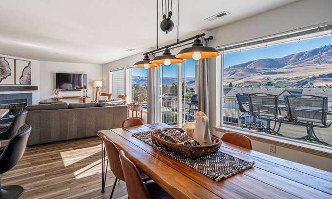 Chelan Condo | Cozy Chelan Condo, Lake & Mountain Views