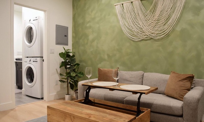 Cherry Creek House | Cozy Cherry Creek Basement Suite with Private Entrance