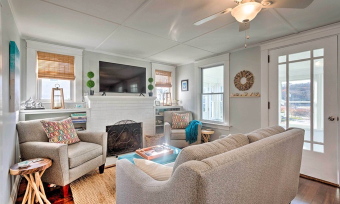 Narragansett Cottage | Cozy Coastal Cottage: 5 Mi to Narragansett Beach!