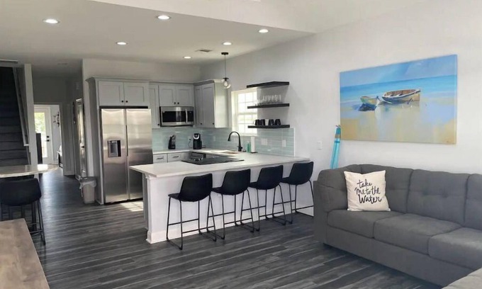 Dickinson House | Cozy Coastal Cottage