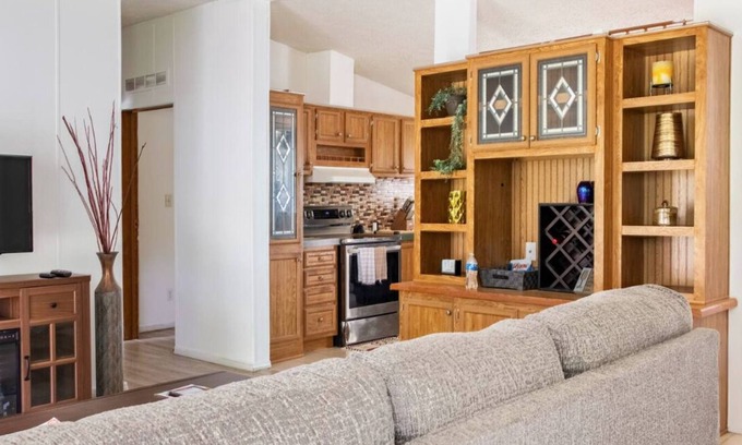 Powell House | Cozy Columbus home! Newly Renovated!!