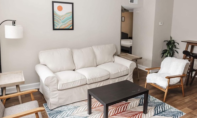 St. Louis Apartment | Cozy, Comfortable Apt w/Easy Freeway Access