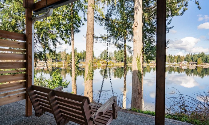 Lacey House | Cozy, comfortable, peaceful, unique lakeside house w beautiful views/Olympia