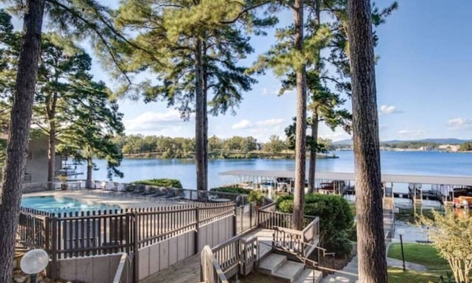 Lake Hamilton Condo | COZY & COMFY LAKE CONDO! Great Views And Location!