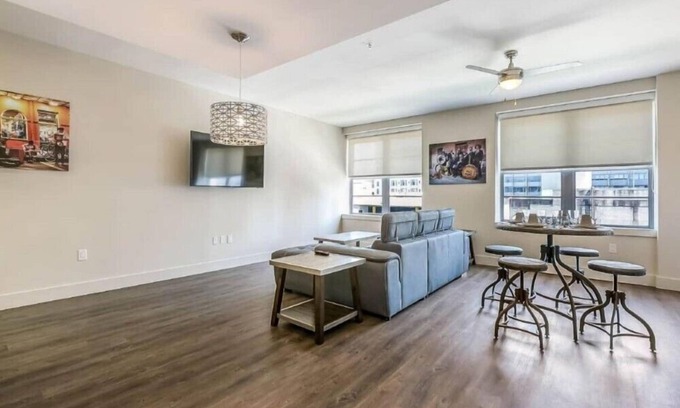 Central Business District Hotel | Cozy Condo 5-minute Walk to Bourbon Street Jazz Clubs