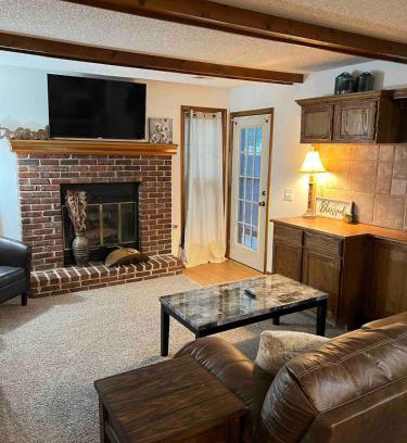 Shawnee Apartment | Cozy condo in Kansas City with no stairs!