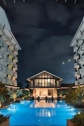 Mactan Export Processing Zone Apartment | Cozy Condo near Mactan Airport with 200 Mbps Netflix and Pool