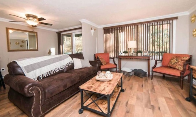 Farmington House | Cozy Condo | Peaceful Getaway!