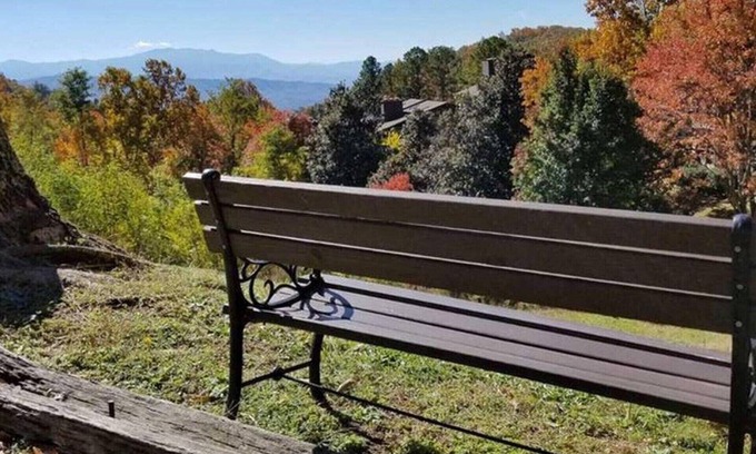 Sevierville Condo | Cozy condo. Serenity on top of Old Smokey About a 40 minute drive to DollyWood