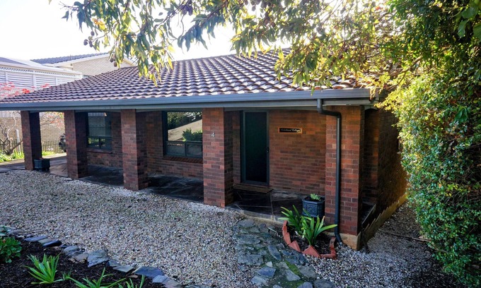 Encounter Bay House | Cozy cottage close to beach and bluff