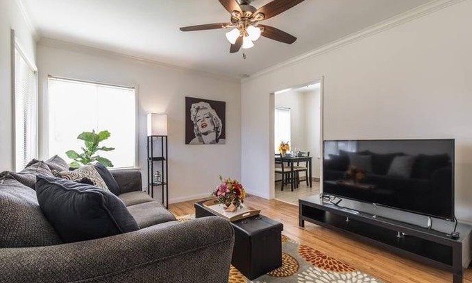 Burbank Apartment | Cozy Cottage - Full Kitchen & At-Home Comfort