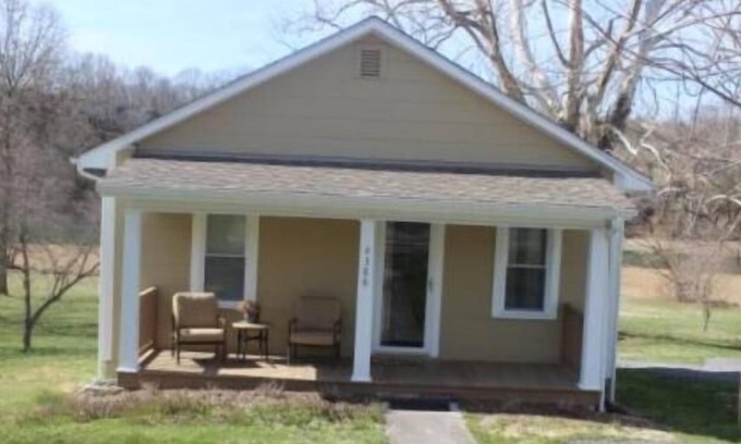 Bluff City Cottage | Cozy Cottage Getaway