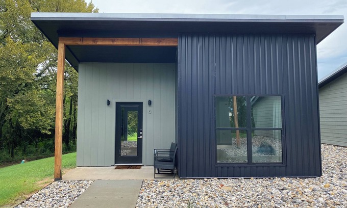 Mount Vernon Cottage | Cozy cottage in charming downtown Mount Vernon.