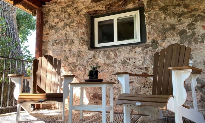 Hartville Cottage | Cozy Cottage in Hartville, Guernsey State Park