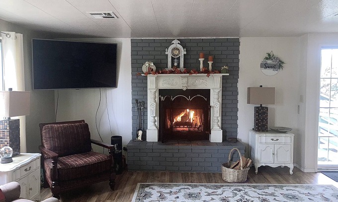 Payson Cottage | Cozy cottage in the pines, quiet and close to town.
