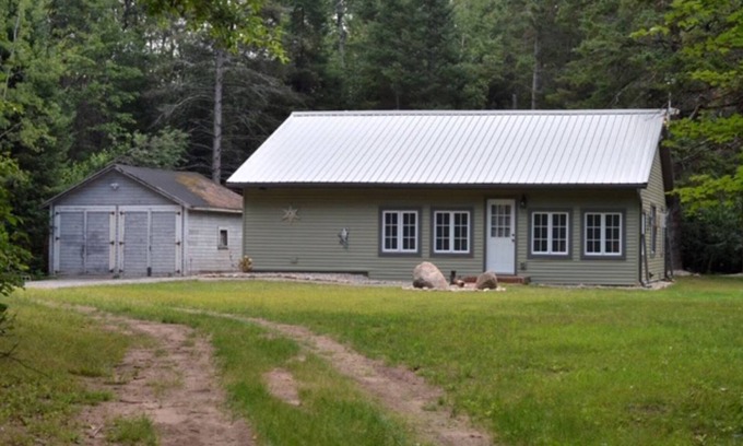Wauksaukee House | Cozy Cottage in the Northwoods