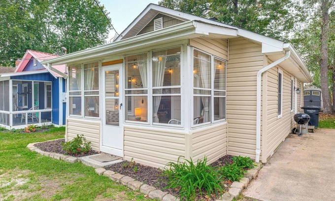 Colonial Beach House | Cozy Cottage Just 2 Blocks From the River!