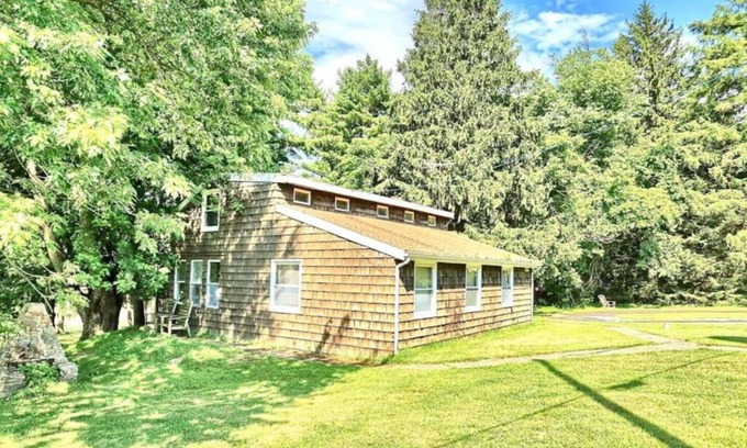 Waynesboro Cottage | Cozy Cottage near Skiing, Gettysburg, and Hiking