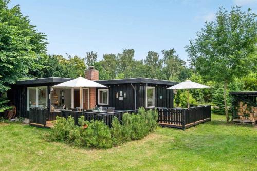 Udsholt House | Cozy Cottage Near The Beautiful Rågeleje Beach