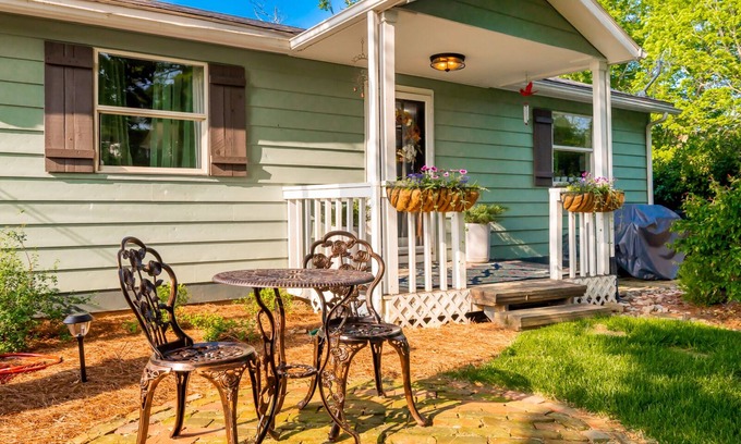 Shelbyville Other | Cozy cottage on beautiful Chickapoo Farm with amazing views.