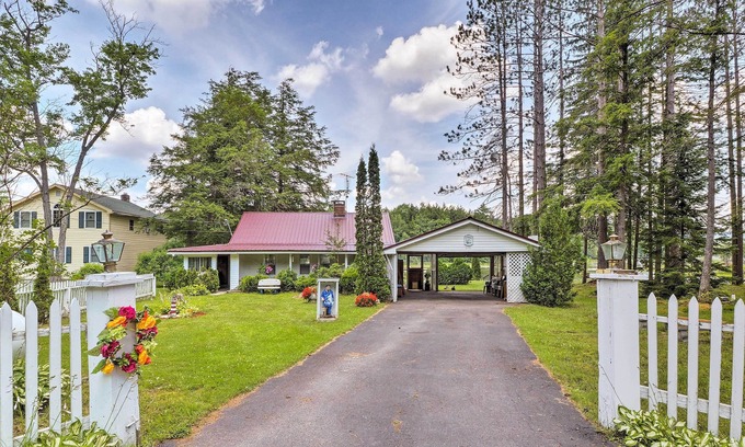 Caroga Lake House | Cozy Cottage on Caroga Lake w/ Waterfront Fire Pit