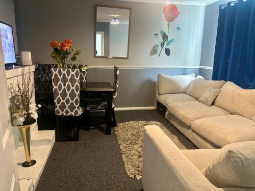 Tipton House | Cozy Cottage Retreat in Tipton