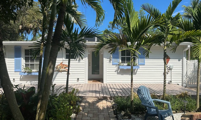 Hobe Sound Cottage | Cozy cottage retreat walking/biking distance to downtown Hobe Sound and Beach
